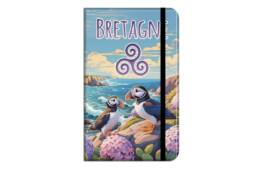 Calepin élastique produit personnalisé Bretagne avec illustration de macareux, parfait pour souvenirs et boutiques touristiques.