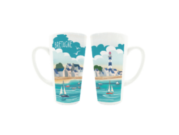 Mug latte produit personnalisé Bretagne avec dessin de voiliers bretons, idéal pour souvenirs et boutiques touristiques.