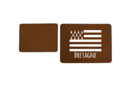 Porte-carte simili cuir anti-RFID produit personnalisé Bretagne avec motif Gwen Ha Du, idéal pour souvenirs et boutiques bretonnes.