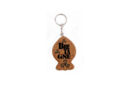 Porte-clé liège produit personnalisé Bretagne avec motif poisson, idéal pour boutiques touristiques bretonnes.