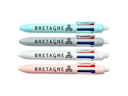 Stylo 4 couleurs produit personnalisé Bretagne, souvenir original pour boutiques et événements bretons.