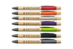 Stylo bambou Bowie produit personnalisé Bretagne, souvenir écologique et naturel pour boutiques touristiques bretonnes.