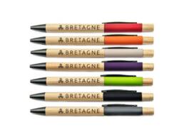 Stylo bambou Bowie produit personnalisé Bretagne, souvenir écologique et naturel pour boutiques touristiques bretonnes.
