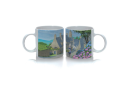 Tasse expresso produit personnalisé Bretagne avec motif bigoudène à vélo, idéale pour souvenirs et boutiques touristiques.