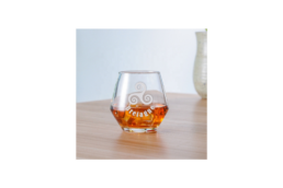 Verre à eau produit personnalisé Bretagne avec motif triskell, parfait pour boutiques touristiques et souvenirs bretons.