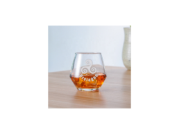 Verre à eau produit personnalisé Bretagne avec motif triskell, parfait pour boutiques touristiques et souvenirs bretons.