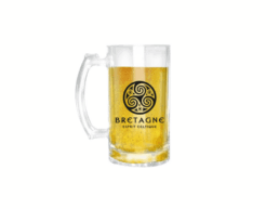 Chope à bière produit personnalisé Bretagne décorée d’un Triskell, parfaite pour les souvenirs authentiques.