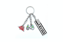 Porte-clé doming produit personnalisé Bretagne avec vélo, tente et Gwenn ha Du, souvenir idéal pour les amoureux de la région.