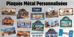 Montage de plaques personnalisées en métal, modèles immat 15x30 et plaques de rue 25x20, imprimées en UV quadri avec encres Greenguard Gold.