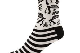Chaussettes bretonnes rayées noir et blanc avec motifs Breizh