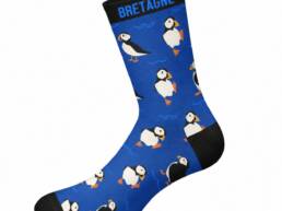 Chaussettes bleues Bretagne avec motifs de macareux