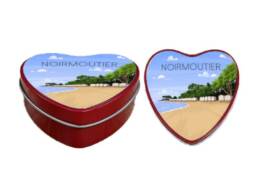 Bo&icirc;te c&oelig;ur souvenir Noirmoutier avec plage et cabines blanches en bord de mer