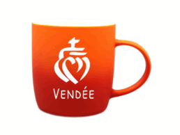 Mug gomme bicolore souvenir Vend&eacute;e avec c&oelig;ur vend&eacute;en blanc