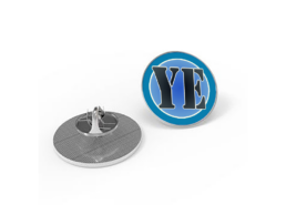 Pin's doming souvenir &Icirc;le d'Yeu avec design bleu et inscription YE