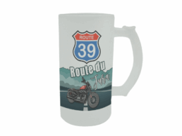 Chope givr&eacute;e souvenir Route 39 Jura avec moto et panneau routier
