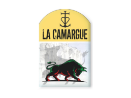 Magnet borne bois souvenir Camargue avec illustration d'un taureau et de la croix camarguaise