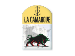 Magnet borne bois souvenir Camargue avec illustration d'un taureau et de la croix camarguaise