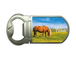 Magnet d&eacute;capsuleur souvenir Franche-Comt&eacute; avec cheval comtois