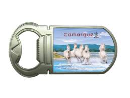 Magnet ouvre-bouteille souvenir Camargue repr&eacute;sentant des chevaux blancs au galop