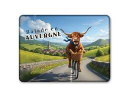 Magnet rectangle souvenir Auvergne illustré d'une vache à vélo