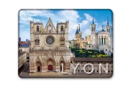 Magnet rectangle souvenir Lyon avec la cathédrale Saint-Jean et la basilique de Fourvière