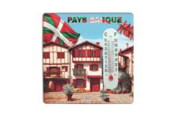 Magnet thermomètre souvenir Pays Basque avec maisons basques et drapeau