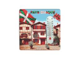 Magnet thermom&egrave;tre souvenir Pays Basque avec maisons basques et drapeau
