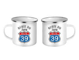 Mug fer &eacute;maill&eacute; souvenir Route 39 Jura avec panneau routier