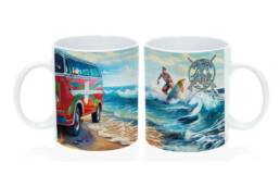 Mug standard souvenir Pays Basque avec combi vintage et surfeur
