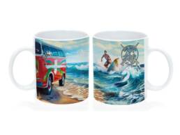 Mug standard souvenir Pays Basque avec combi vintage et surfeur