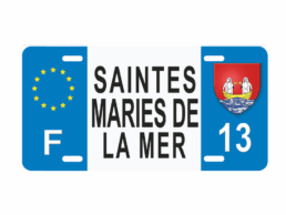 Plaque immatriculation m&eacute;tal souvenir Saintes-Maries-de-la-Mer avec blason de la commune