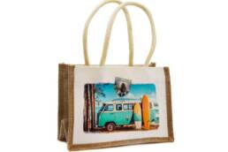 Sac en jute souvenir Landes avec combi vintage et planches de surf