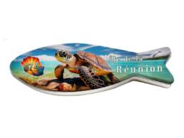 Bo&icirc;te poisson souvenir &Icirc;le de La R&eacute;union avec tortue marine sur une plage tropicale