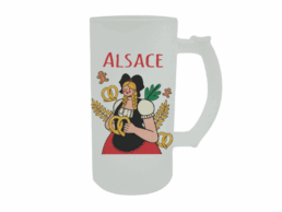 Chope givr&eacute;e souvenir Alsace avec Alsacienne en costume traditionnel et bretzels