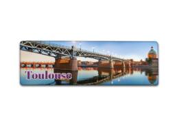 Magnet panorama souvenir Toulouse repr&eacute;sentant le Pont Saint-Pierre et la Garonne