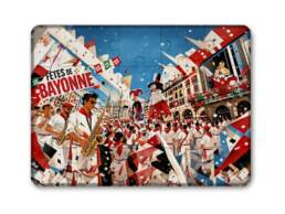 Magnet puzzle souvenir F&ecirc;tes de Bayonne avec musiciens, foule en blanc et rouge et g&eacute;ants traditionnels