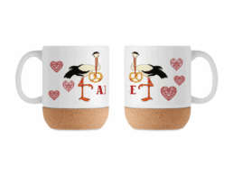 Mug base li&egrave;ge souvenir Alsace avec cigogne, bretzel et c&oelig;urs alsaciens