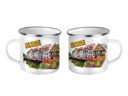 Mug fer &eacute;maill&eacute; souvenir Alsace avec maisons &agrave; colombages et canal