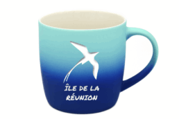 Mug gommE bicolore souvenir Île de La Réunion avec paille-en-queue blanc