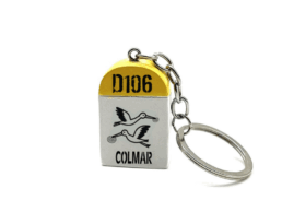 Porte-cl&eacute;s borne souvenir Colmar avec deux cigognes