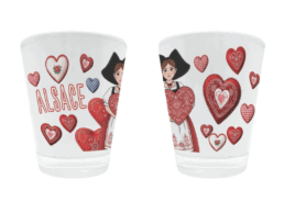 Verre &agrave; liqueur souvenir Alsace avec costume traditionnel et c&oelig;urs alsaciens